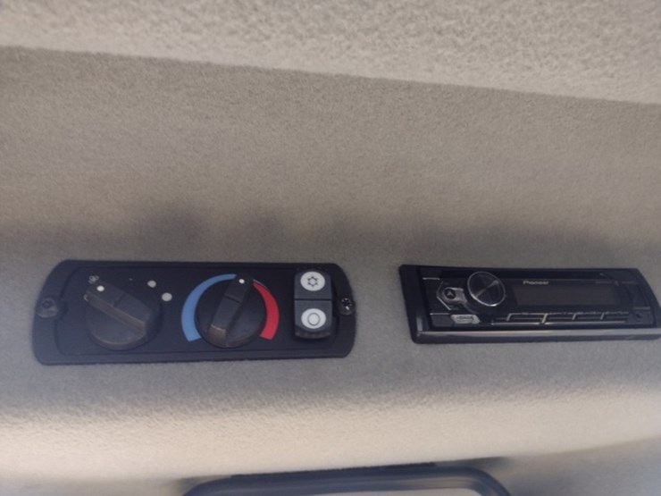 caterpillar-d6t-xl-image-9