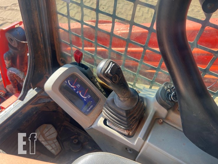 2013-kubota-svl90-2-image-24