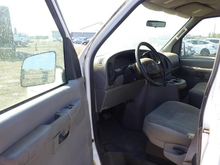 2002-ford-econoline-350-image-5