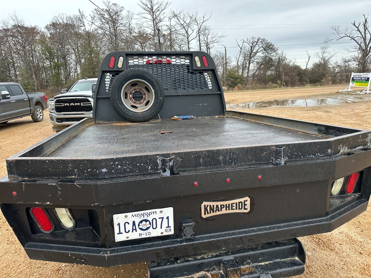 2017-chevrolet-3500hd-image-32