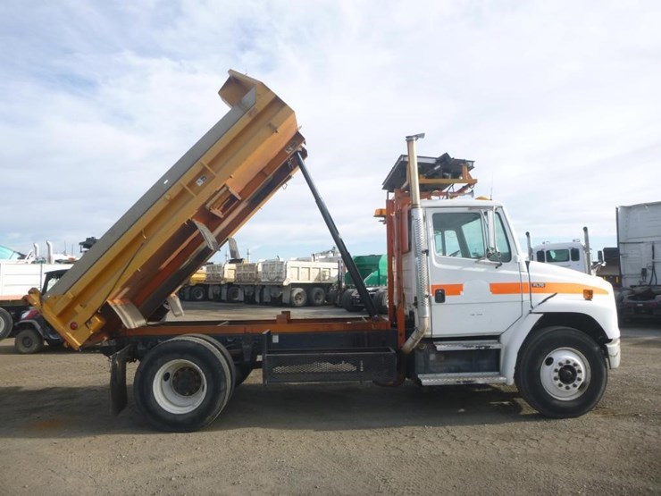 freightliner-fl70-image-9