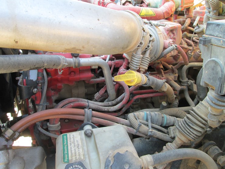 2016-freightliner-108sd-image-35