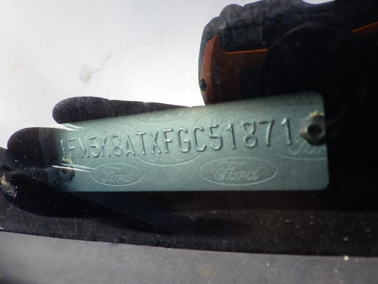 2015-ford-explorer-image-15