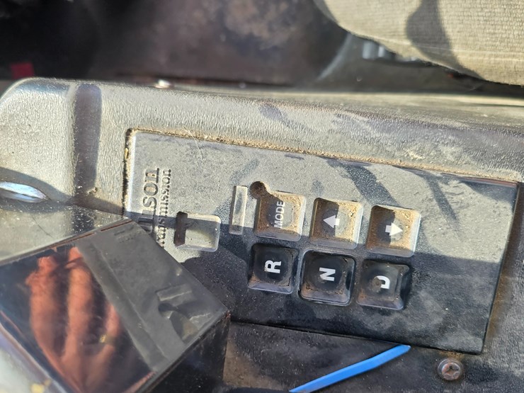 2003-peterbilt-320-image-70