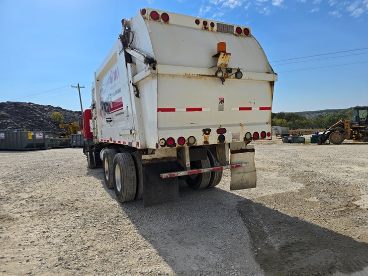 2003-peterbilt-320-image-18