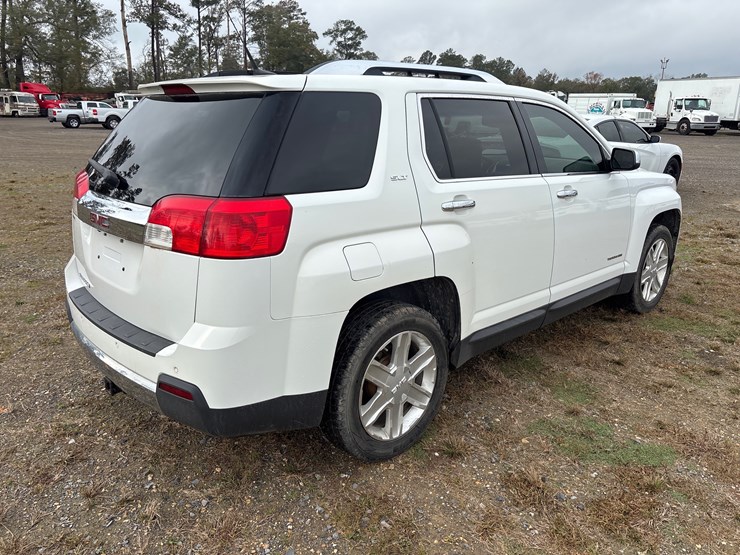 gmc-terrain-slt-image-3