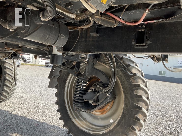 case-ih-patriot-3330-image-9