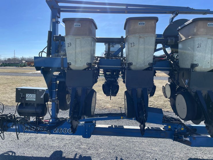 1998-kinze-2600-image-37