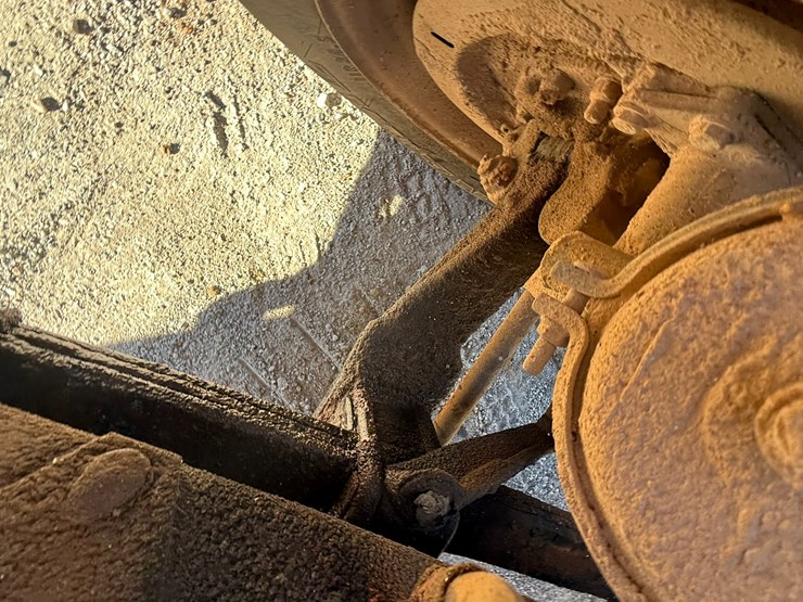 mack-r686st-image-35