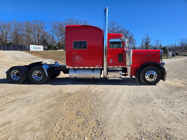 2005-peterbilt-379-image-39