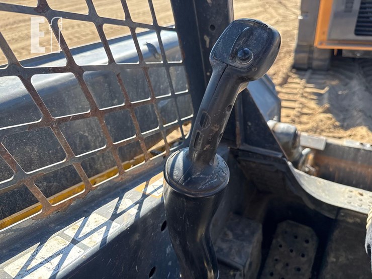 2017-deere-323e-image-28