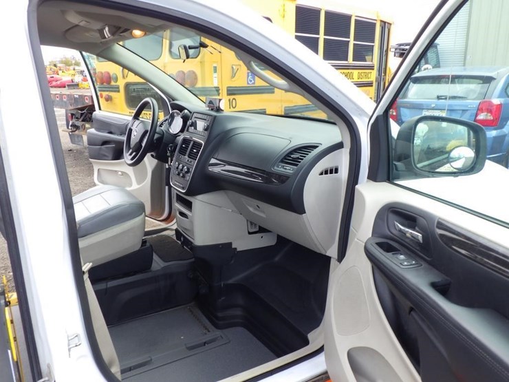 2014-dodge-grand-caravan-image-6