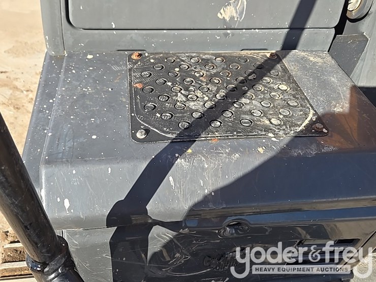 2021-case-cx210-lc-image-131