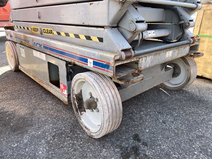 #6230-•-skyjack-4632-scissor-lift-(o9)-image-10