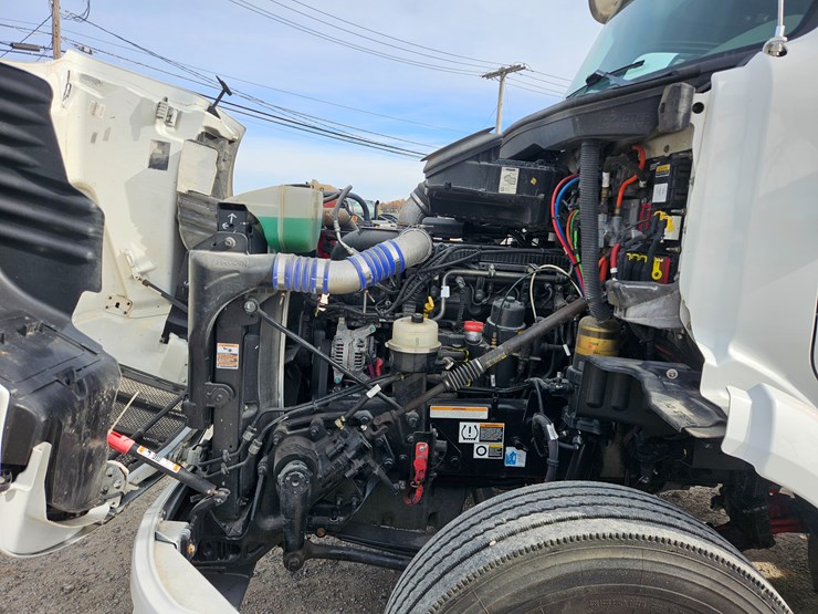 peterbilt-579-image-22