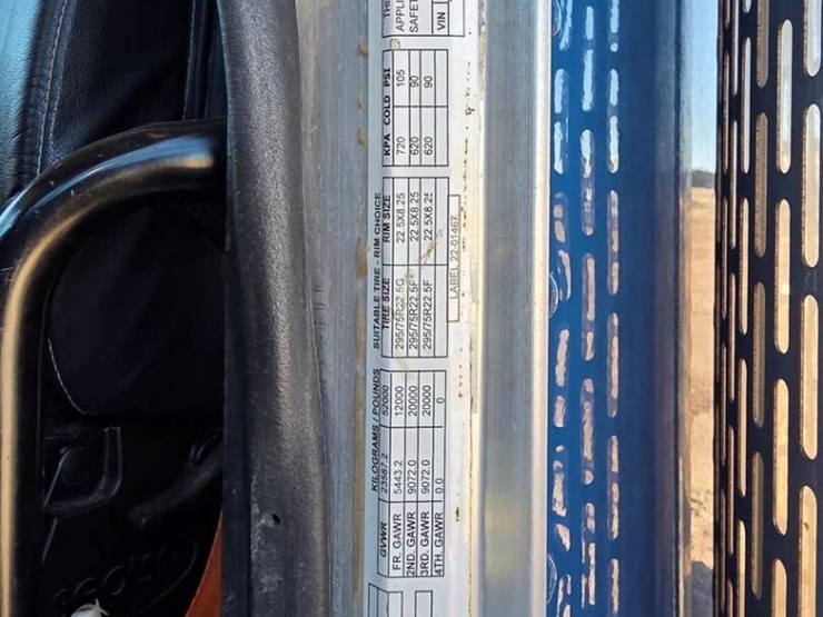 2013-peterbilt-367-image-19