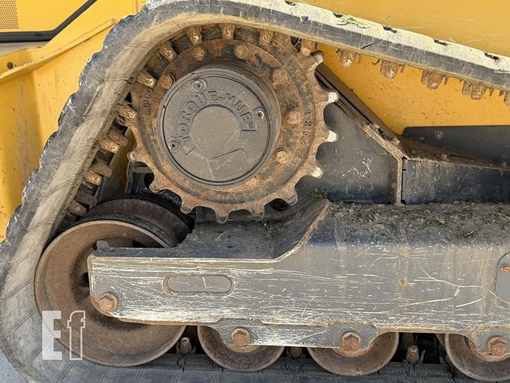 2021-deere-333g-image-3