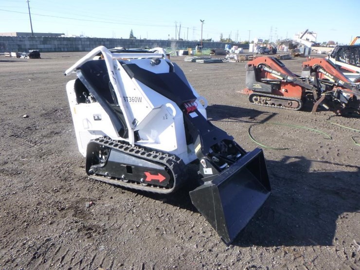2025-bison-tele-bt360w-skid-steer-track-loader-image-2