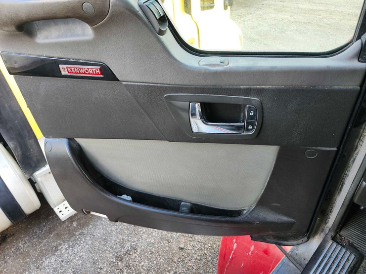 2008-kenworth-t800-image-23