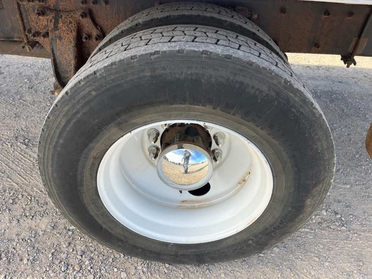 freightliner-m2-106-image-14