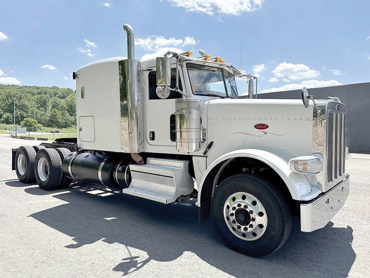 peterbilt-389-image-1
