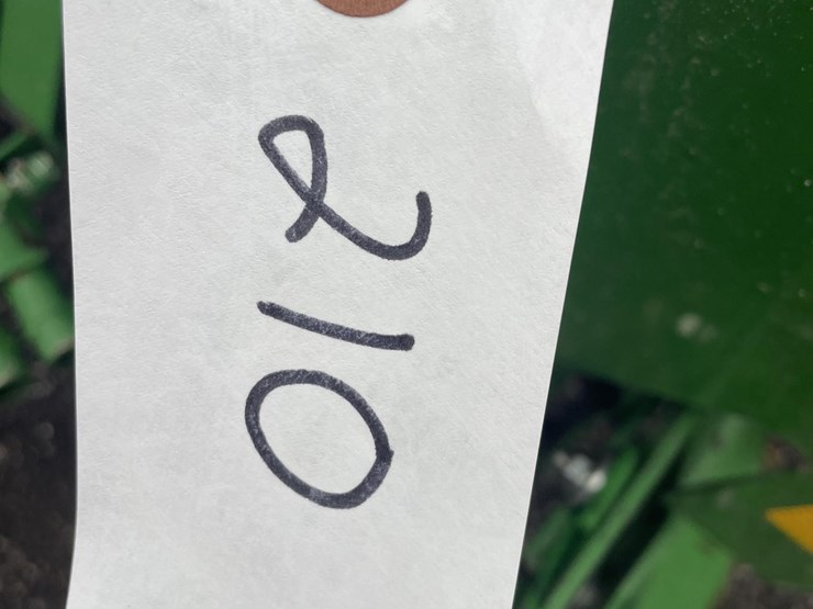 2022-john-deere-560m-image-39