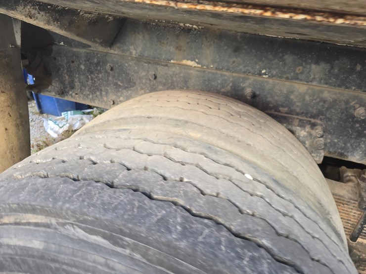 2002-peterbilt-320-image-59