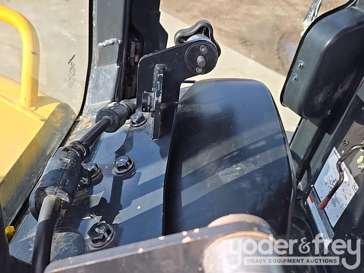 2018-komatsu-d61pxi-24-image-100