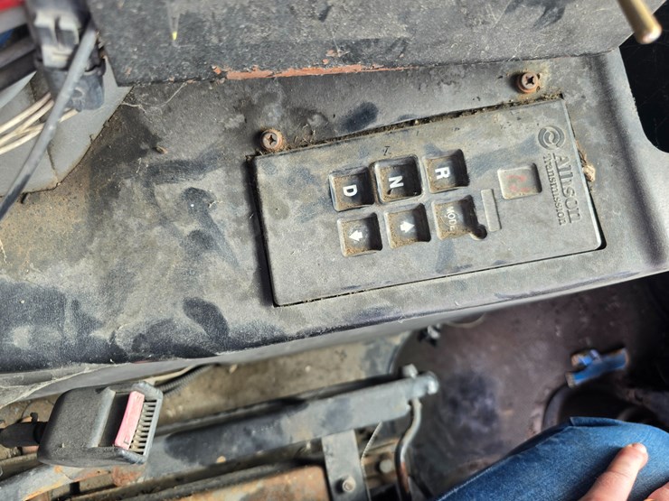 2003-peterbilt-320-image-57