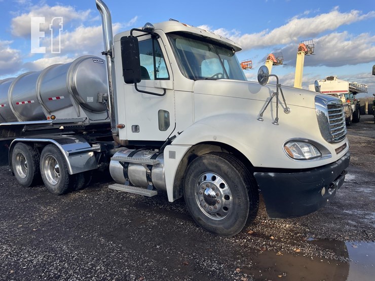 freightliner-columbia-120-image-1