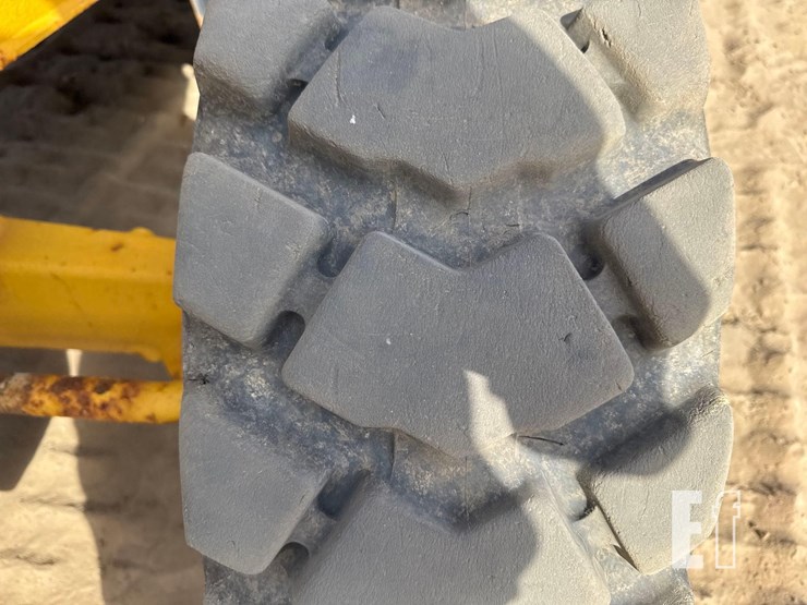 2010-deere-310j-image-9