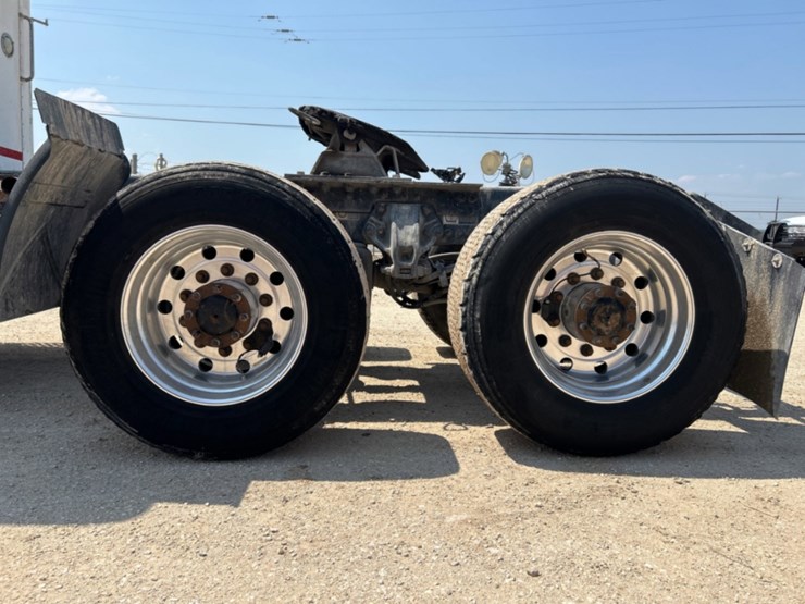 2015-kenworth-t660-image-10