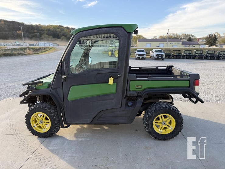 john-deere-gator-xuv-835r-image-1
