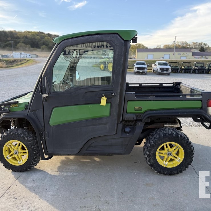 JOHN DEERE GATOR XUV 835R