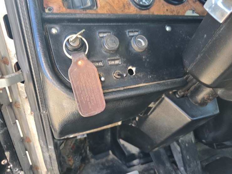 peterbilt-357-image-90