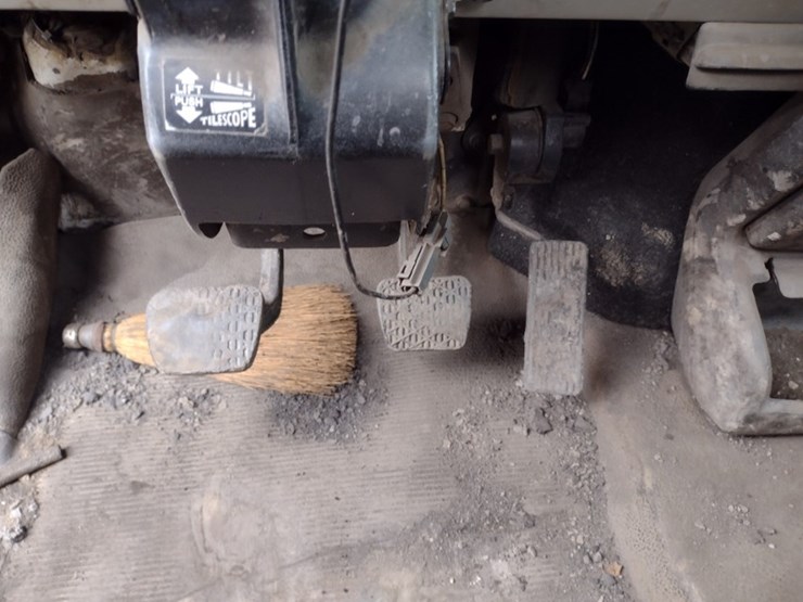 freightliner-fl70-image-9