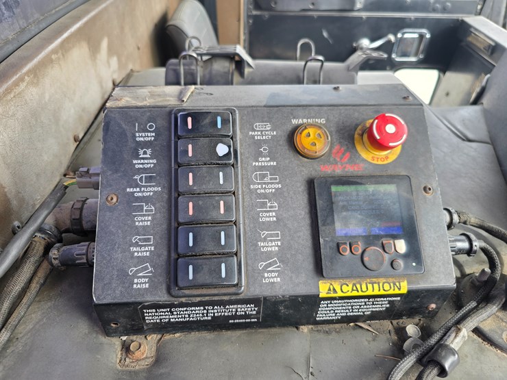 2003-peterbilt-320-image-64