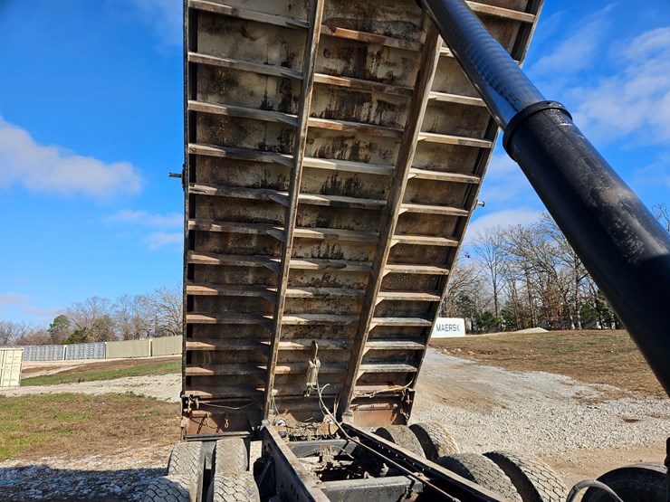 peterbilt-379-image-37