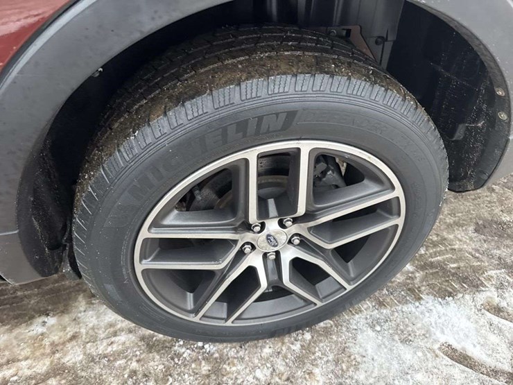 2016-ford-explorer-image-9