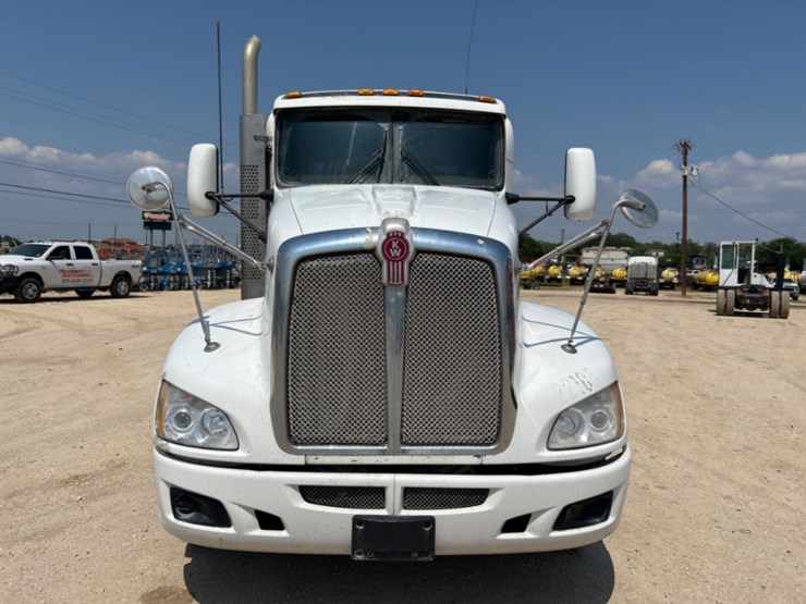 2015-kenworth-t660-image-2