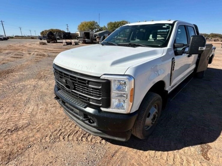 2023-ford-f350-image-10