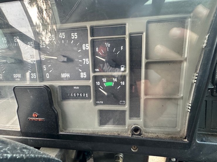 1994-international-4700-image-38