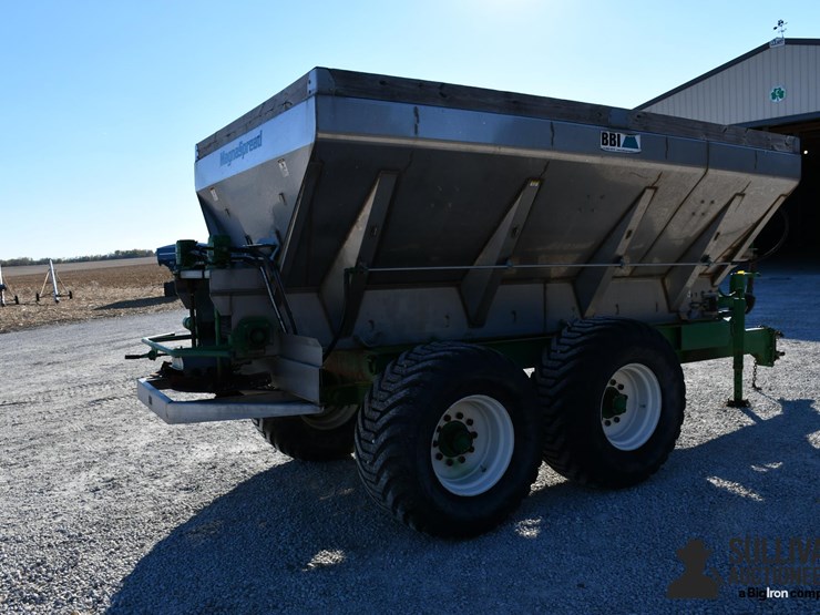 bbi-magnaspread-pull-type-spreader-image-5