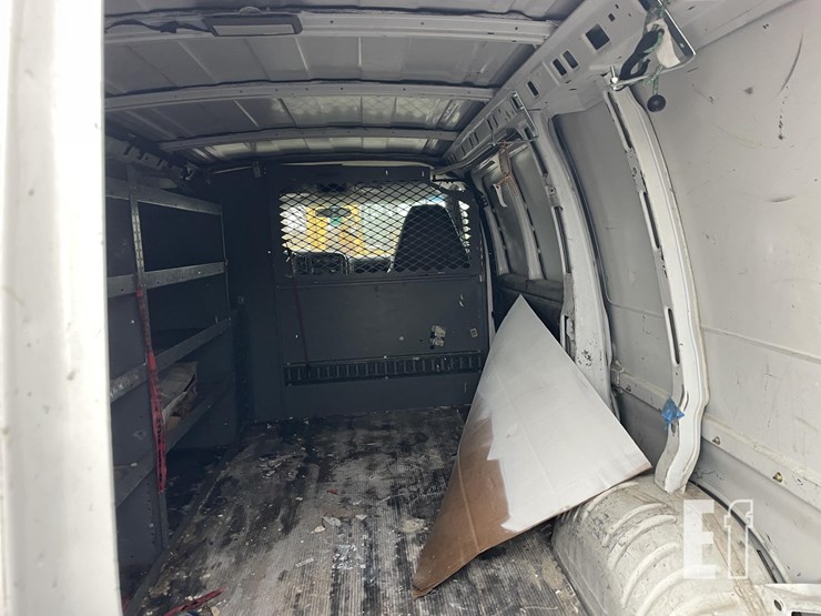 2002-chevrolet-express-2500-image-9