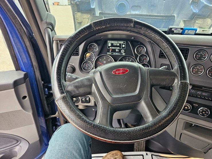peterbilt-579-image-61
