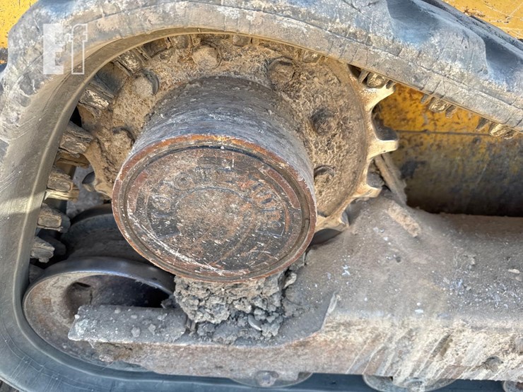 2017-deere-323e-image-14