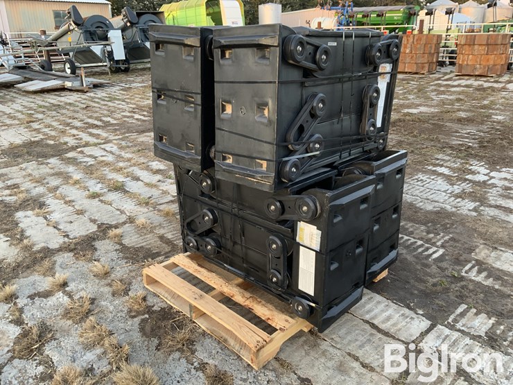 raaft-pivot-tire-tracks-image-1