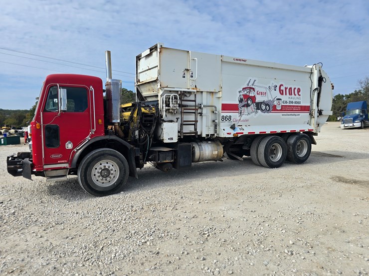 2003-peterbilt-320-image-7