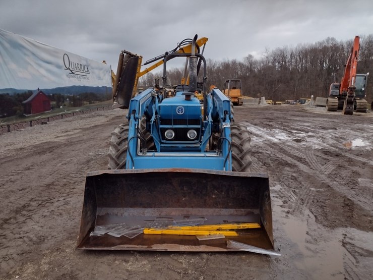 new-holland-3930-image-2