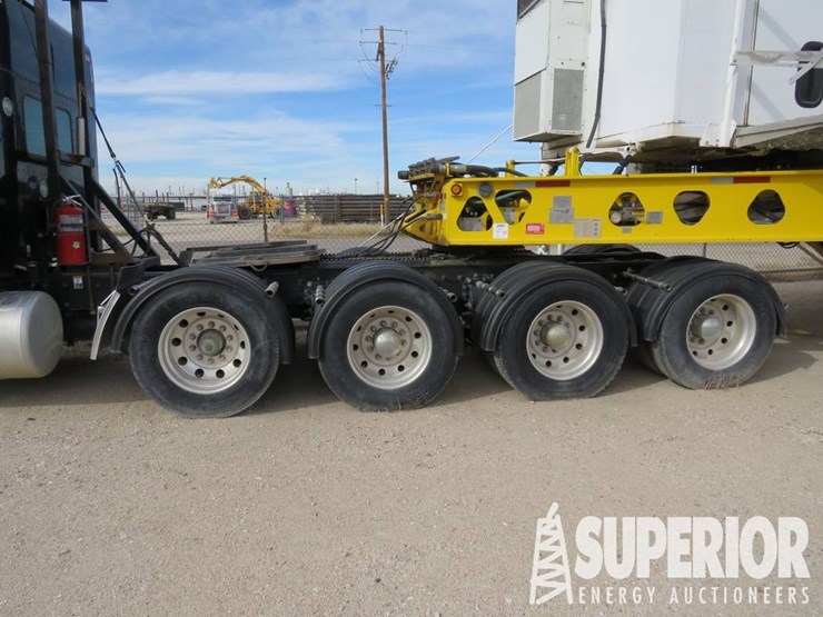 2016-peterbilt-389-image-9